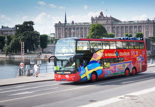 Red bus at Stromma