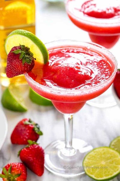 Strawberry Margarita, photo credits: https://www.spendwithpennies.com/easy-strawberry-margaritas/