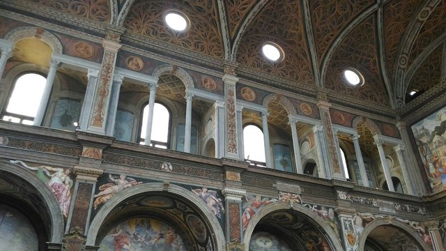 architecture, nobody, travel, ancient, museum, building, support, religion, monument, landmark, church, tourist, arch, palace, window, column, tourism, sculpture, old, outdoors