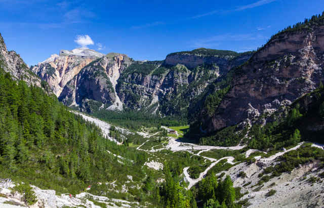 Summer, Spring, Surroundings, Snow & Ski Sports, View, Autumn, Winter, Golf Course, Yoga, Terrace, Daytime, Bicycling, Sports & Activities, Boat, Garden, Fireplace, Water Sports, Kids Area, Entrance, Building