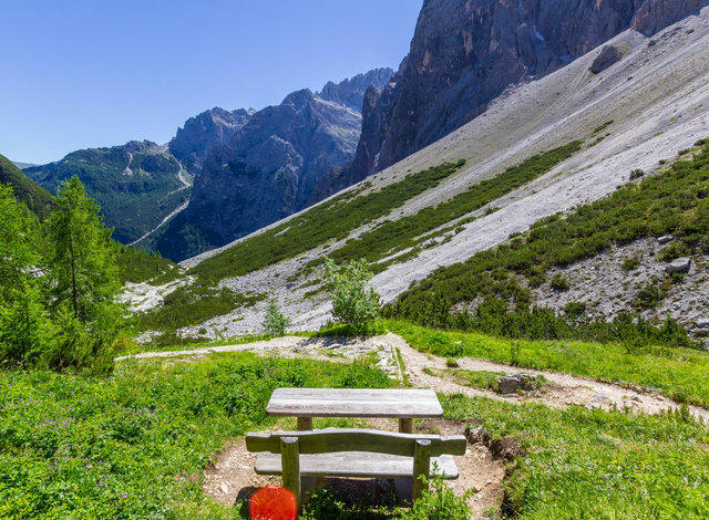 Summer, Spring, Surroundings, Autumn, Golf Course, Terrace, Kids Area, View, Snow & Ski Sports, Garden, Sports & Activities, Entrance, Winter, Stairs, Yoga, Building, Fireplace, Daytime, Food & Beverages, Water Sports