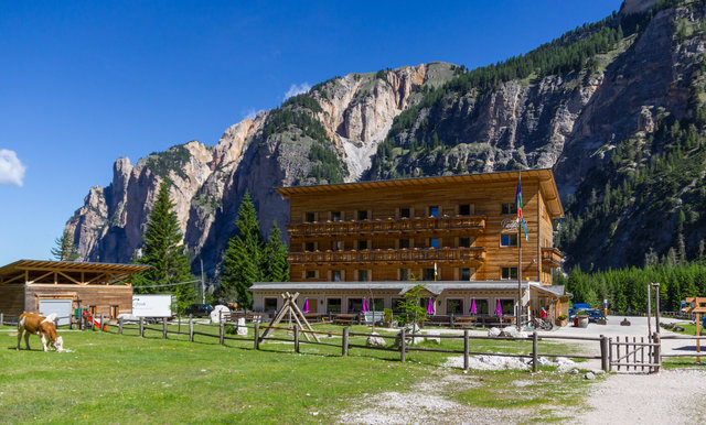 Summer, Kids Area, Terrace, Building, Spring, Surroundings, View, Garden, Entrance, Winter, Autumn, Food & Beverages, Communal Areas, Golf Course, Snow & Ski Sports, Beach, Daytime, Water Sports, Sports & Activities, Stairs